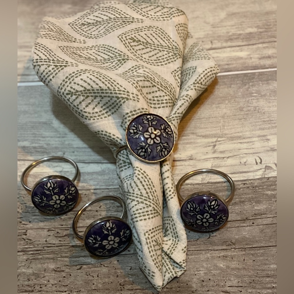 4 Napkin Rings - Picture 2 of 3